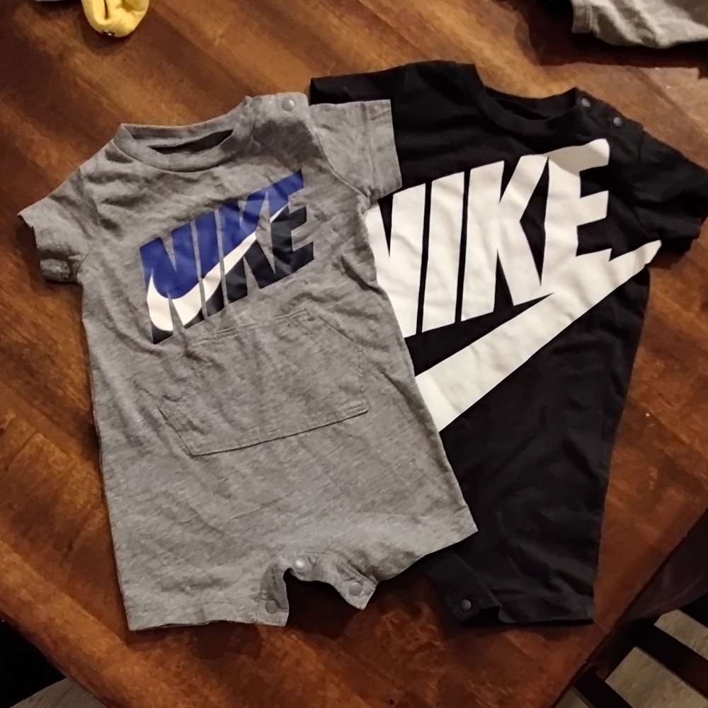 4 Pc Nike Onesie Bundle 3-6 mo - Picture 2 of 9